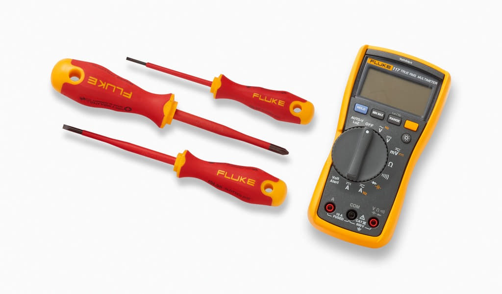 Комплект Fluke IB117L - мультиметр Fluke 117 с набором отвёрток