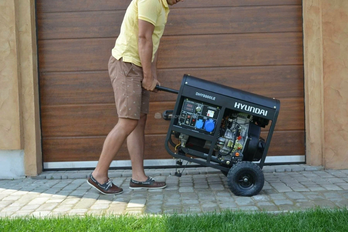 Дизельный генератор Hyundai DHY 8000LE - 2
